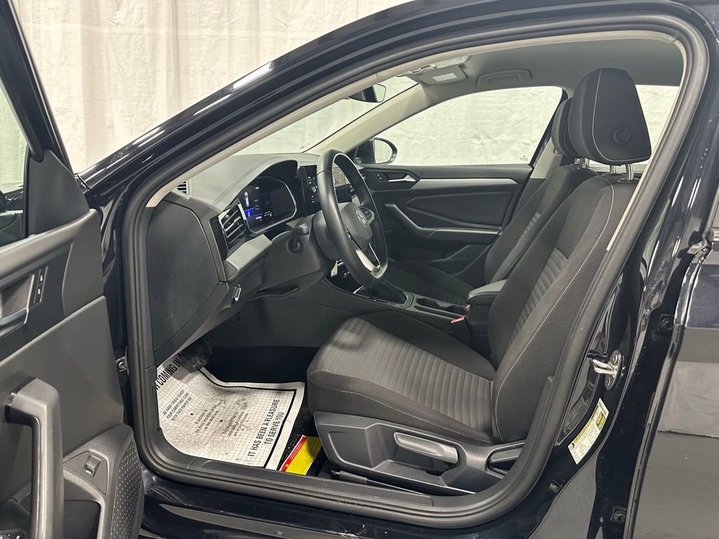 Used 2025 Volkswagen Jetta S image 10