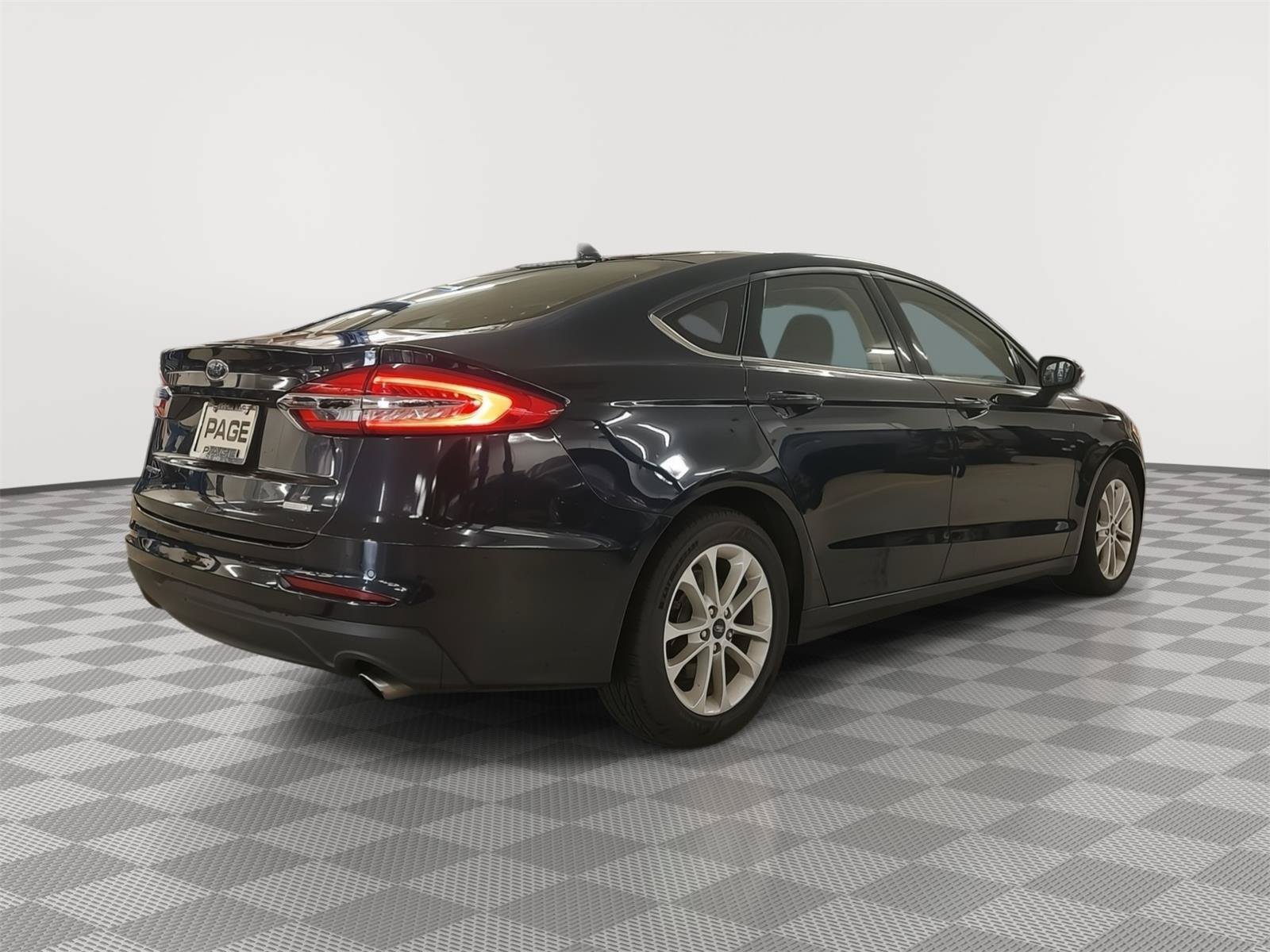 Used 2020 Ford Fusion SE FWD image 26