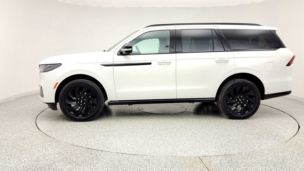 Used 2025 Lincoln Navigator Reserve w/ Jet Appearance Package image 8