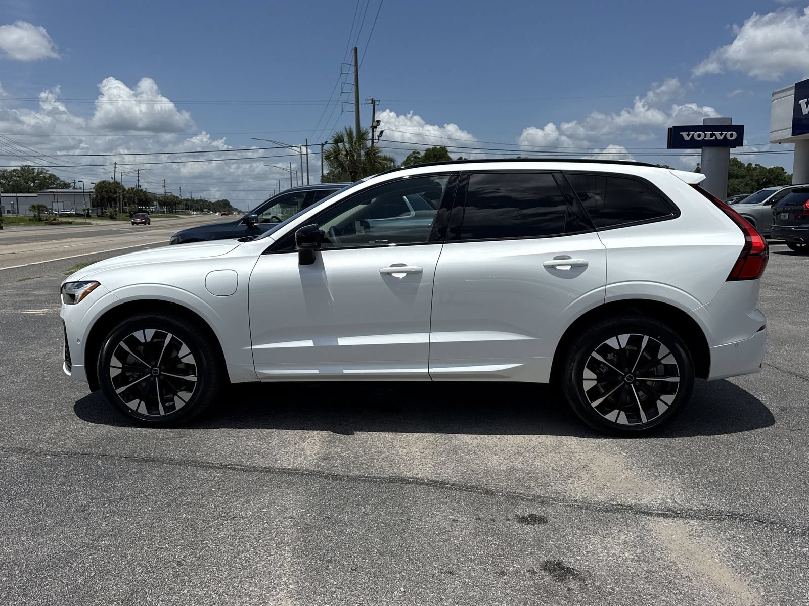 New 2026 Volvo XC60 T8 Plus w/ Protection Package Premier AWD/4WD image 2
