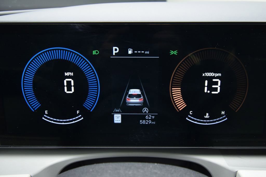 Used 2025 Hyundai Tucson SE image 18