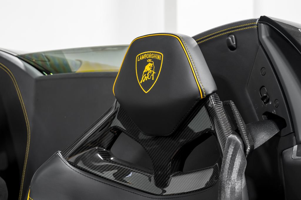Used 2022 Lamborghini Huracan EVO RWD image 20