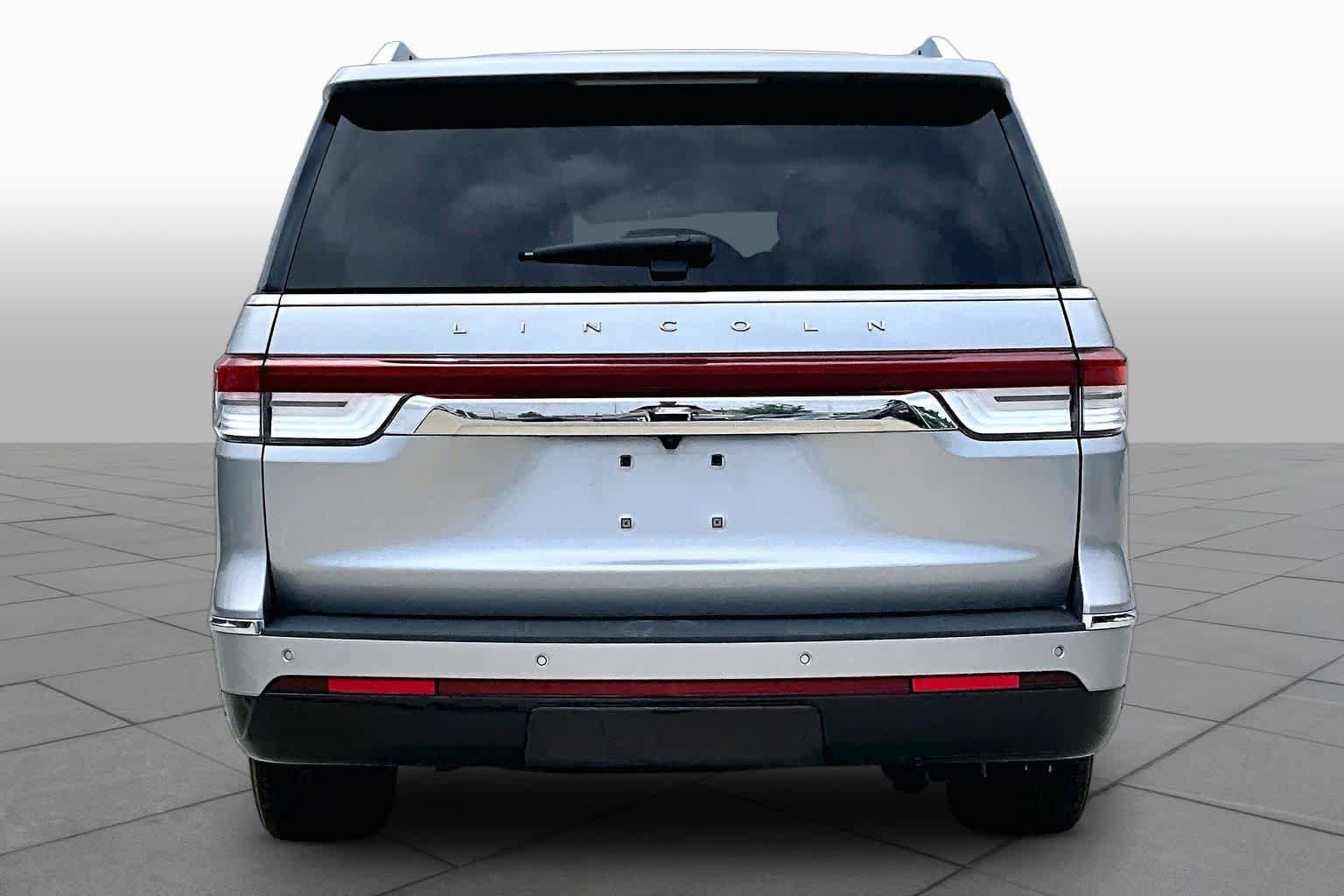 Used 2023 Lincoln Navigator Reserve RWD image 5