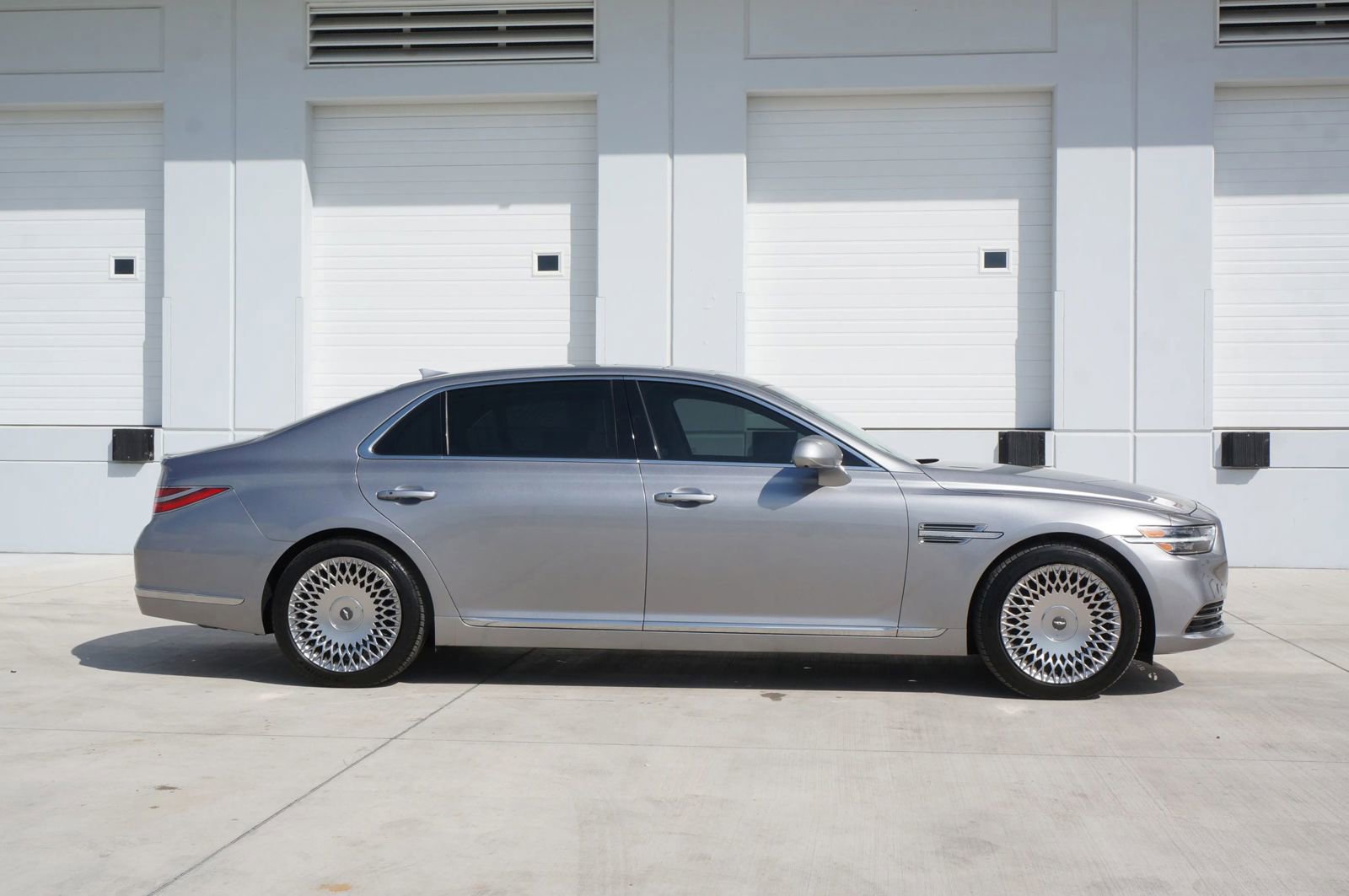 Used 2020 Genesis G90 3.3T Premium image 15