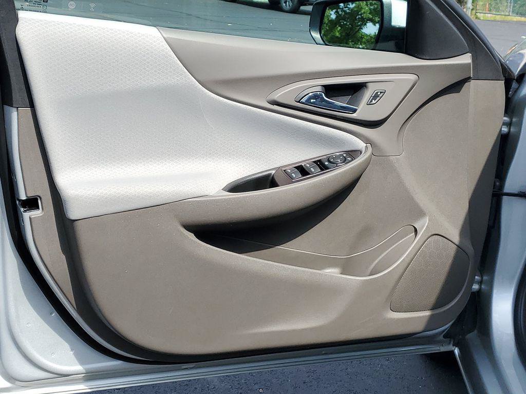 Used 2018 Chevrolet Malibu LT FWD image 21