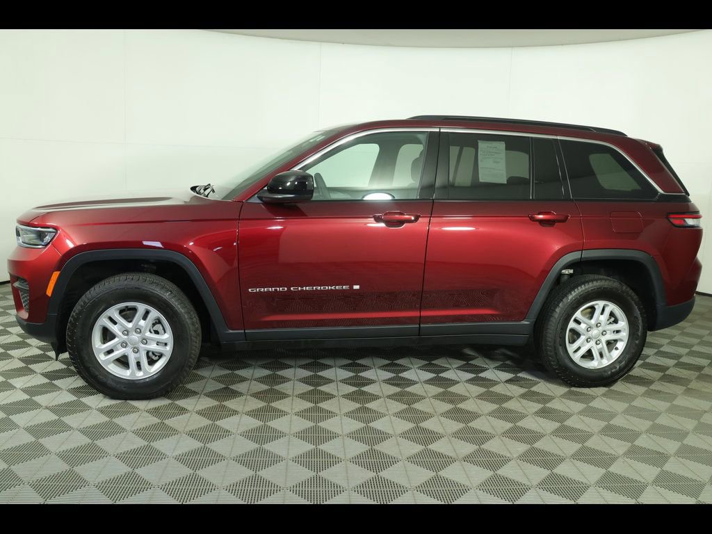 Used 2025 Jeep Grand Cherokee Laredo w/ Luxury Tech Group I image 15