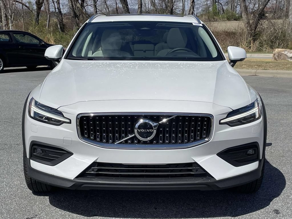 New 2026 Volvo V60 B5 Cross Country Plus w/ Protection Package Premier AWD/4WD image 23
