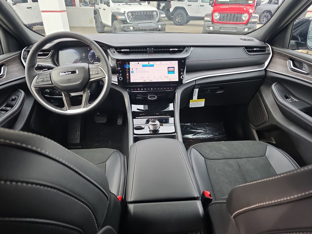 New 2026 Jeep Grand Cherokee Altitude image 7