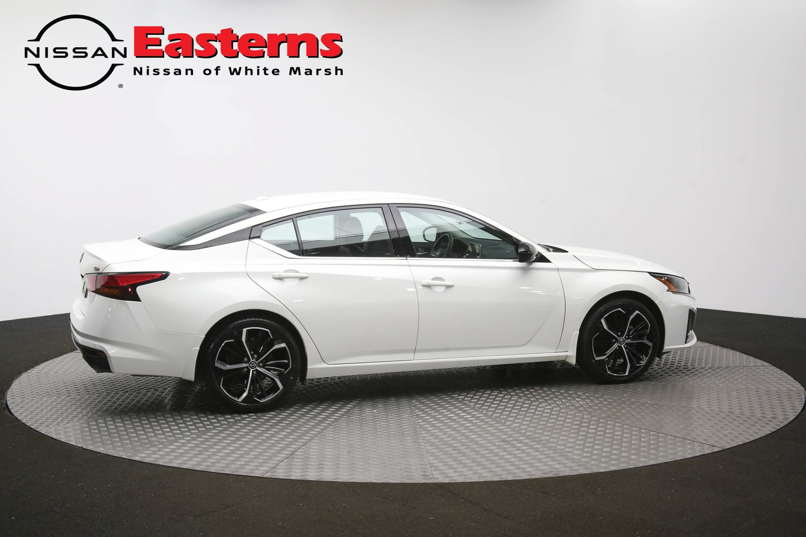 Used 2025 Nissan Altima 2.5 SR FWD image 42