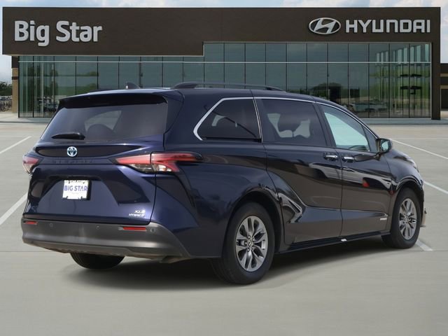 Used 2021 Toyota Sienna XLE image 4