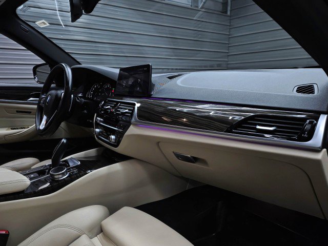 Used 2018 BMW 530i xDrive AWD/4WD image 13