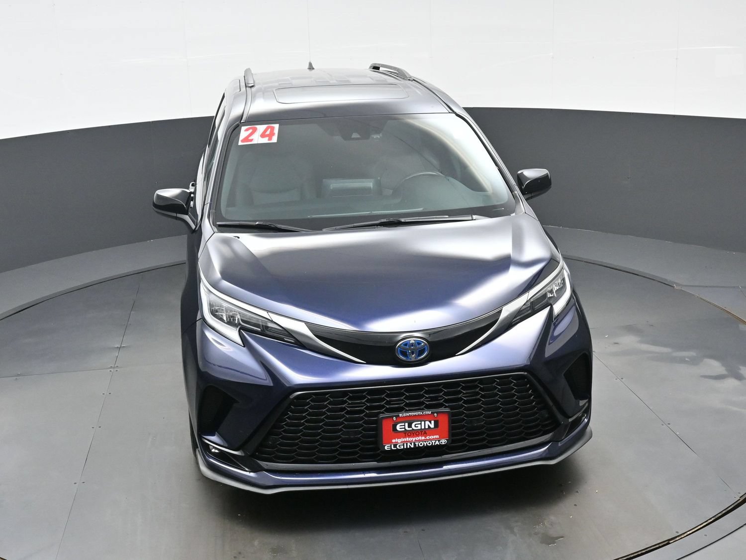 Used 2024 Toyota Sienna XSE AWD/4WD image 37