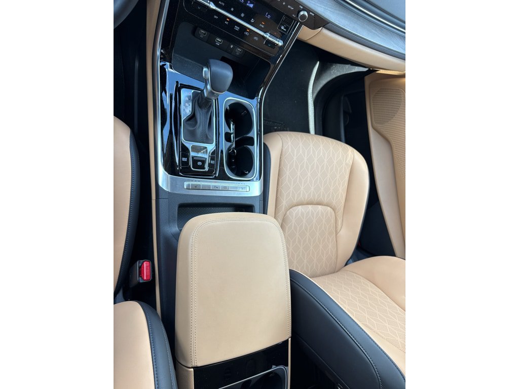 Used 2024 Kia Carnival EX FWD image 30