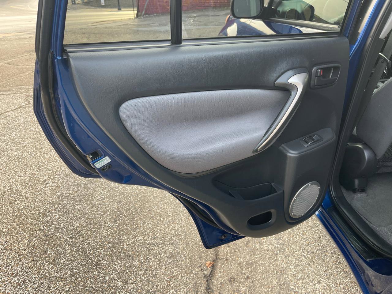Used 2005 Toyota RAV4 2WD image 21