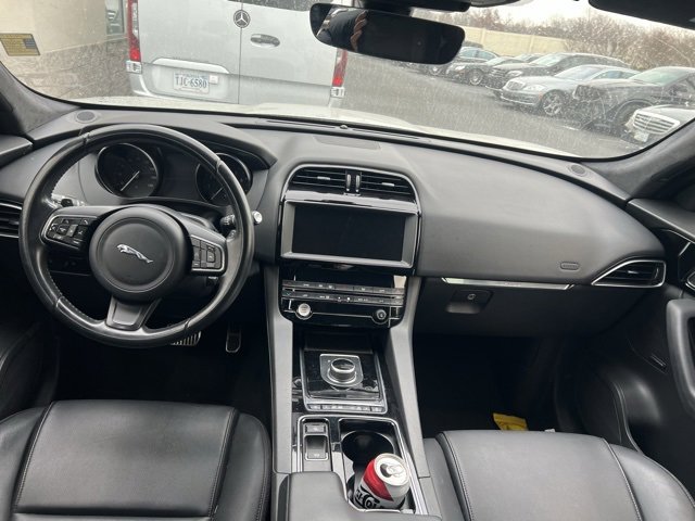 Used 2019 Jaguar F-PACE Premium image 7