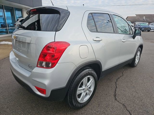 Used 2022 Chevrolet Trax LS w/ Tint and Cruise Package FWD image 7