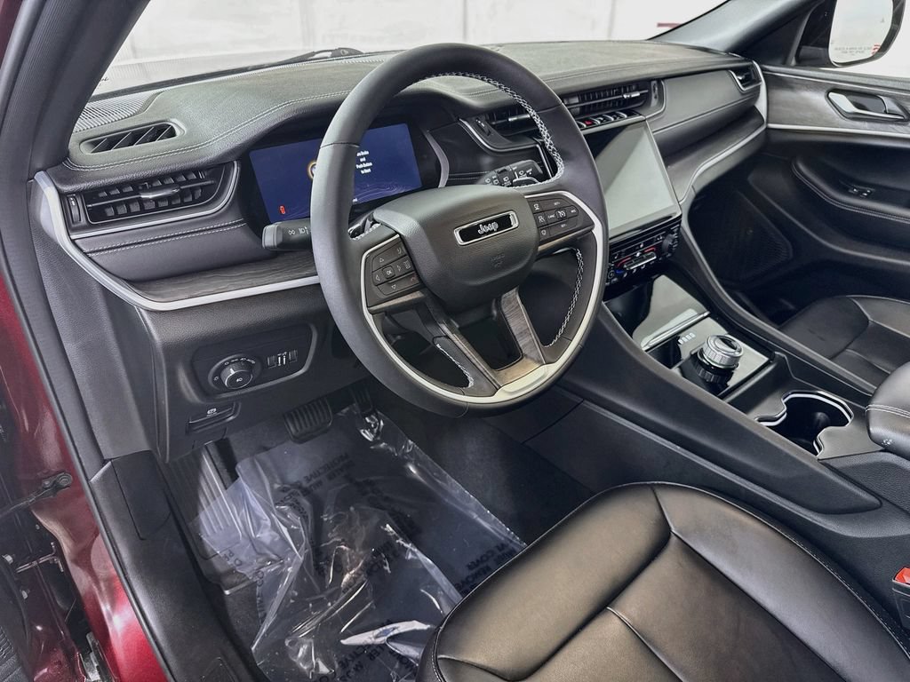 Used 2024 Jeep Grand Cherokee Limited w/ Black Appearance Package RWD image 18