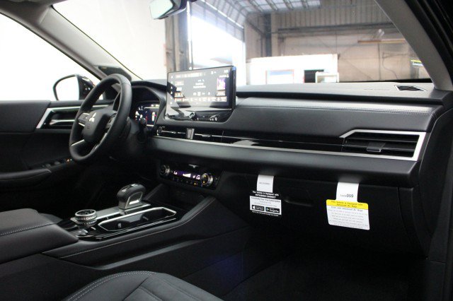 New 2026 Mitsubishi Outlander SE FWD image 17