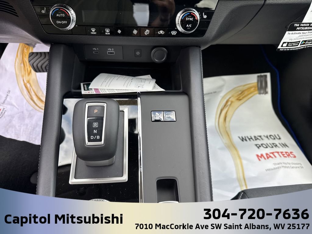 New 2025 Mitsubishi Outlander SE image 25