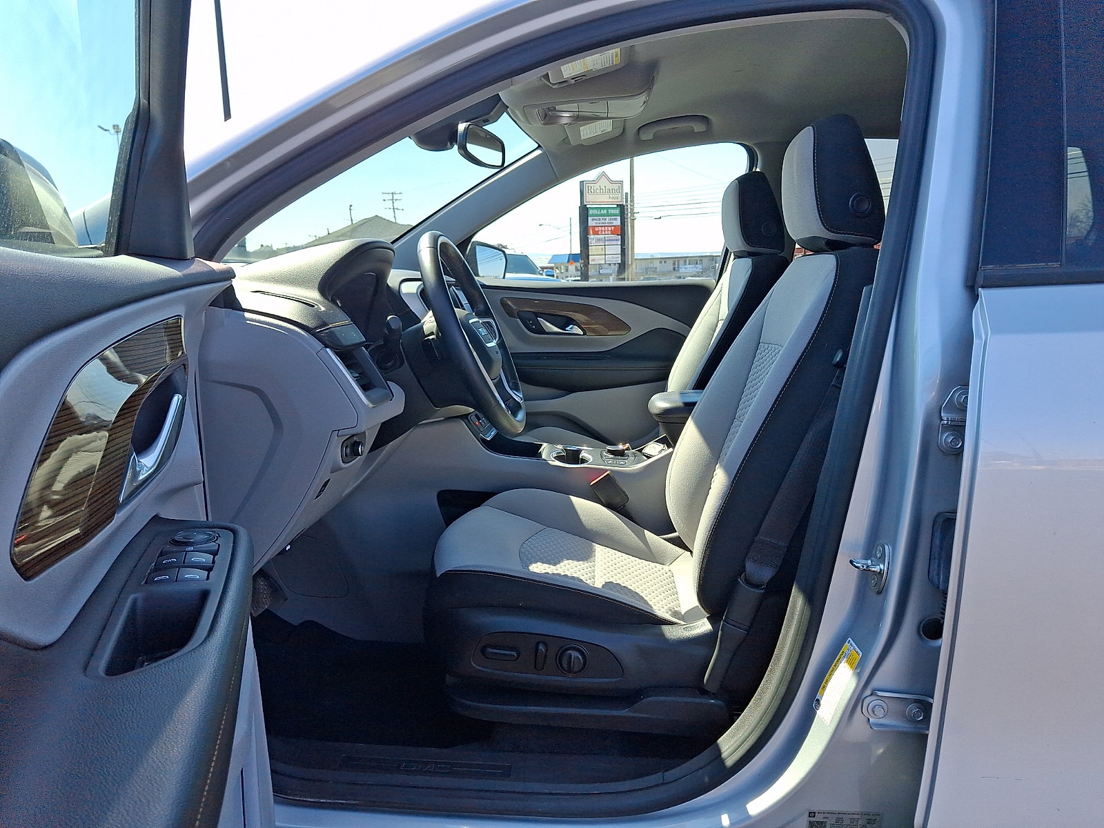 Used 2020 GMC Terrain SLE w/ Driver Convenience Package image 15