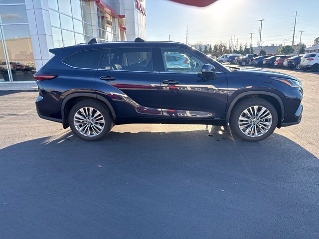 Used 2025 Toyota Highlander Platinum AWD/4WD image 8