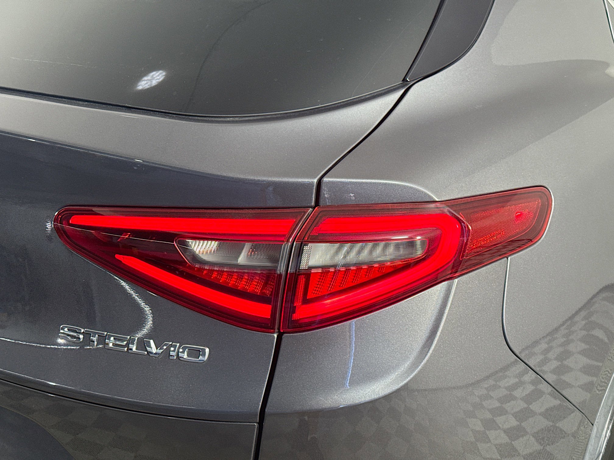 Used 2018 Alfa Romeo Stelvio Ti image 34