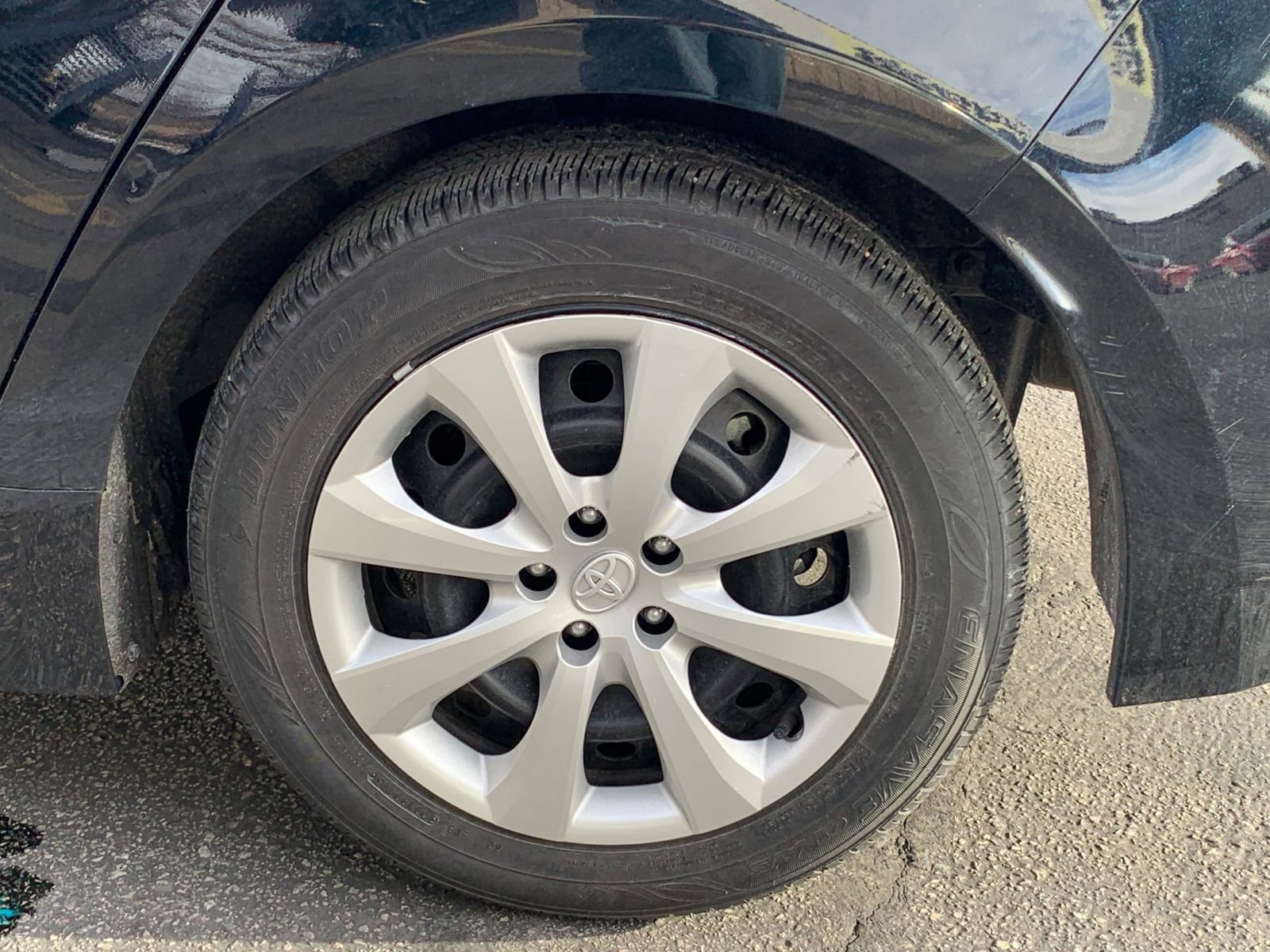 Used 2025 Toyota Corolla LE image 28