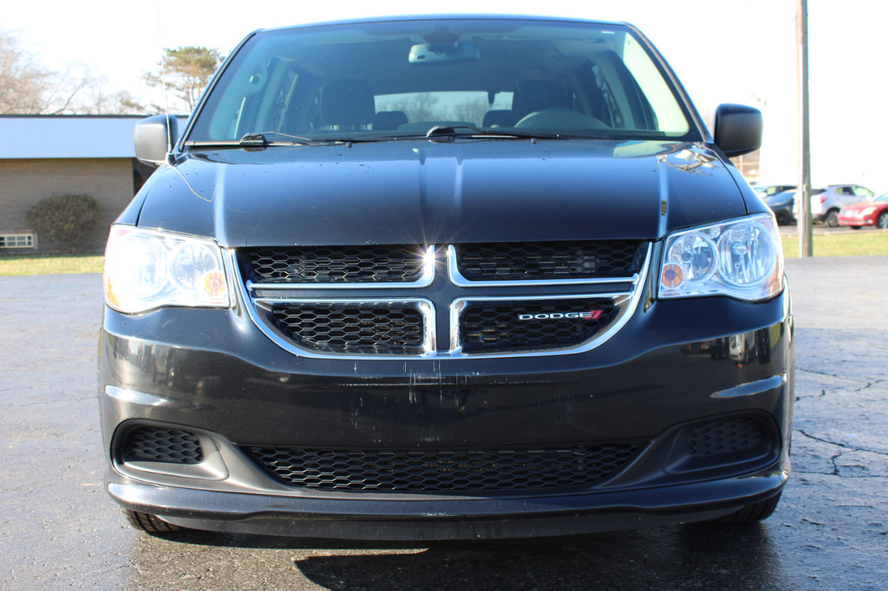 Used 2019 Dodge Grand Caravan SE image 2