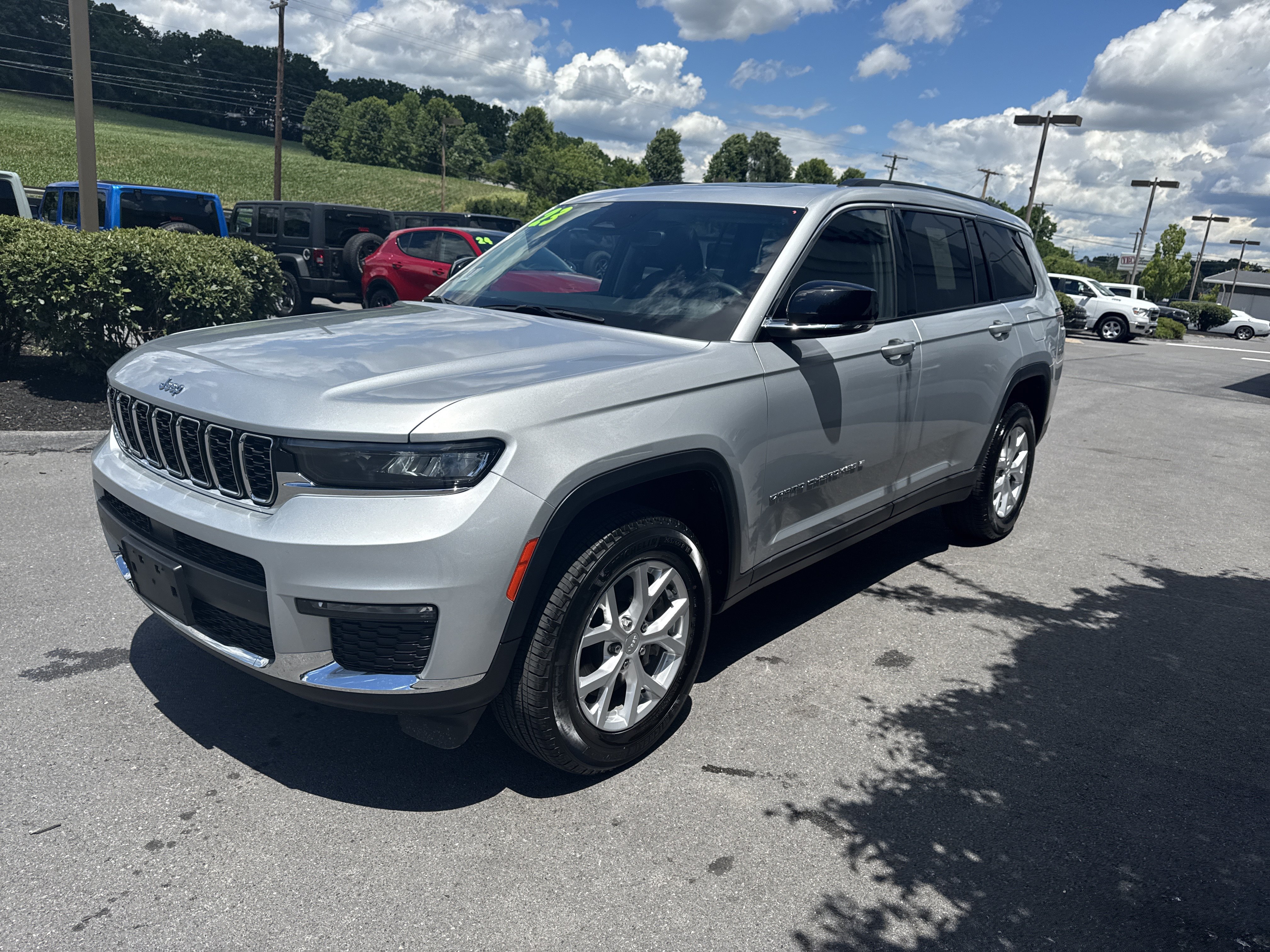 Used 2023 Jeep Grand Cherokee L Limited AWD/4WD image 8