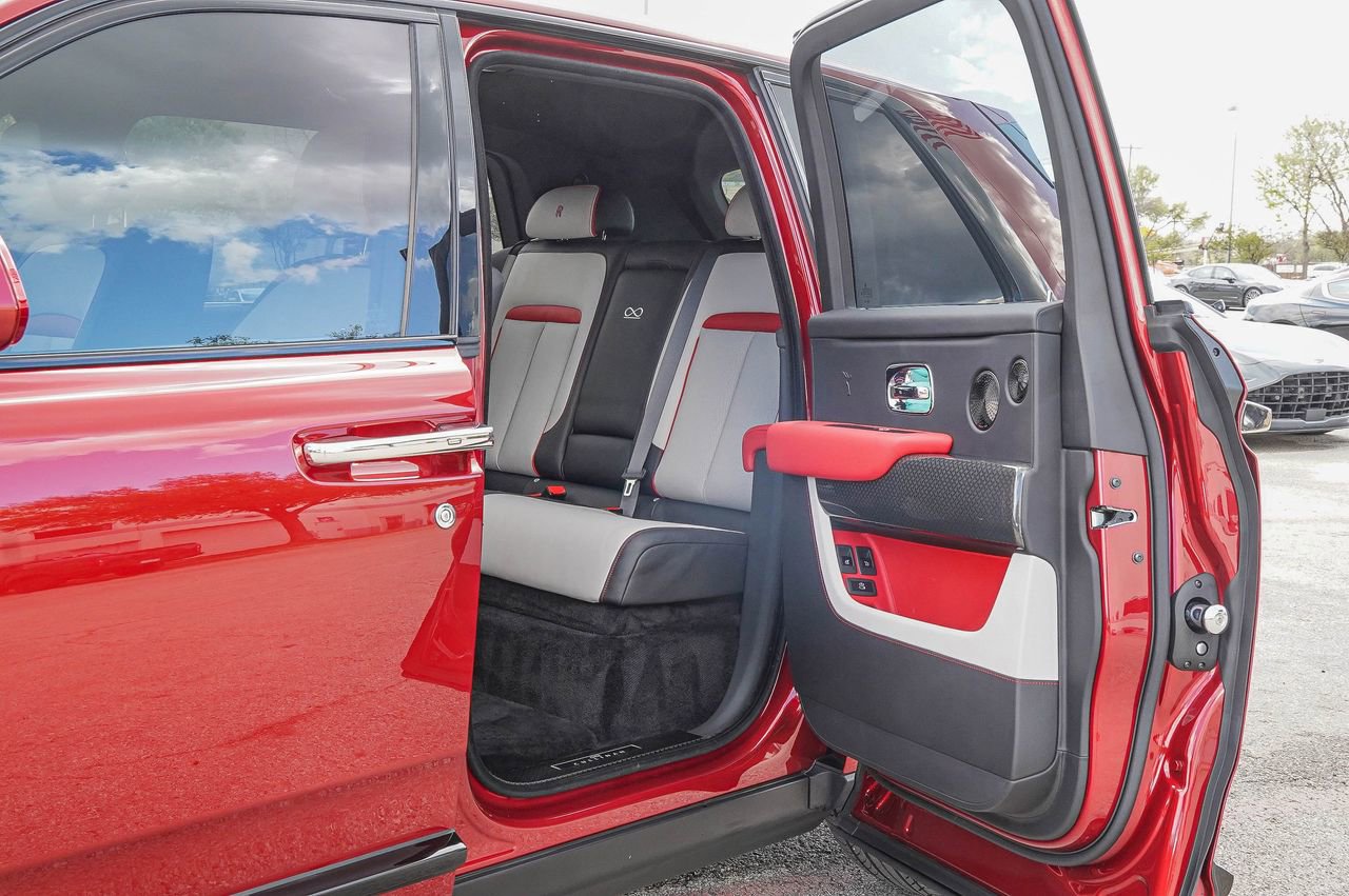 Certified 2024 Rolls-Royce Cullinan Black Badge w/ Dark Exterior Package AWD/4WD image 44