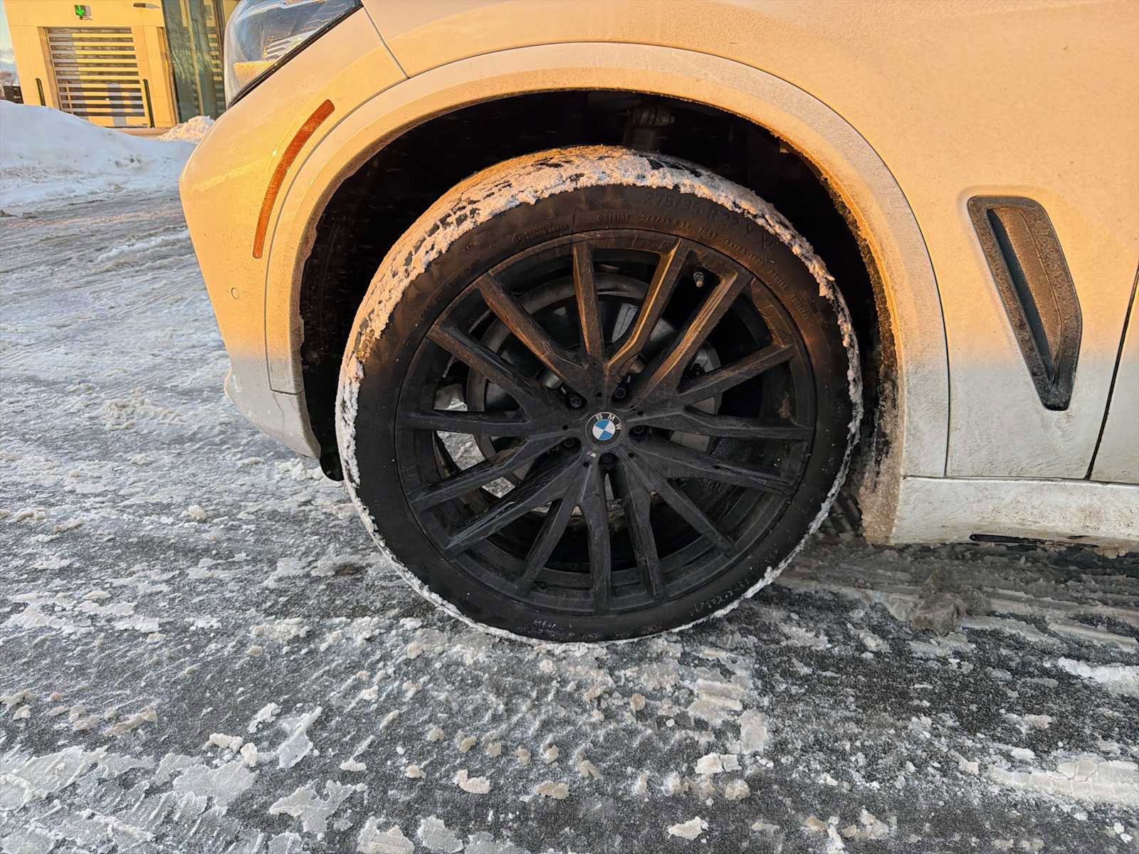 Used 2023 BMW X5 xDrive40i w/ M Sport Package image 3