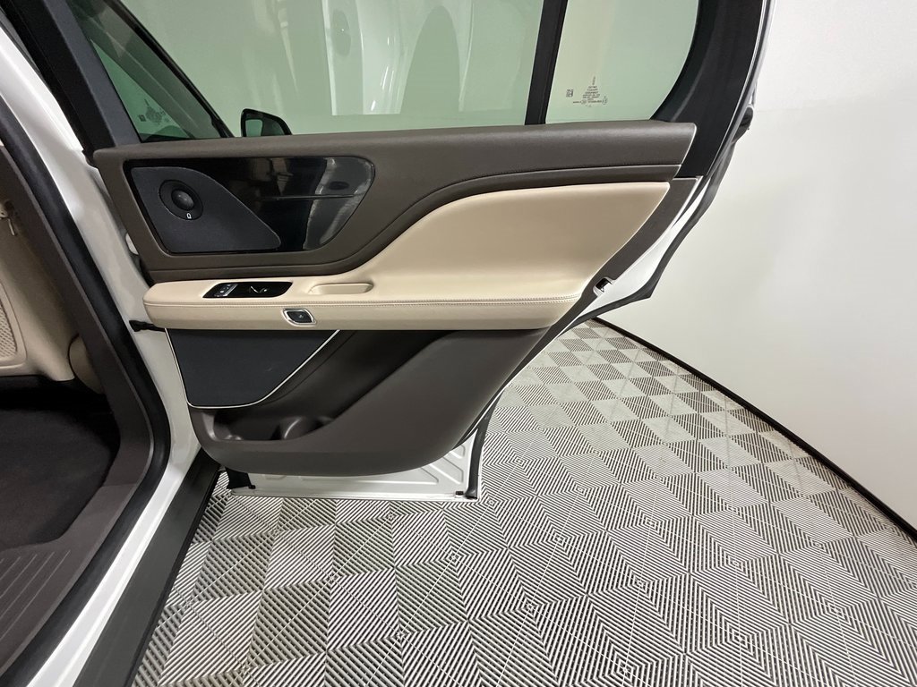 Certified 2024 Lincoln Aviator Reserve w/ Jet Package image 25
