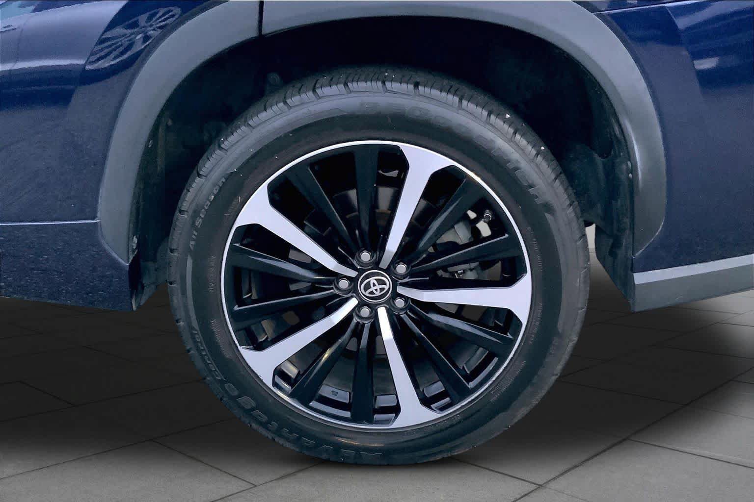 Used 2022 Toyota Highlander XSE FWD image 20