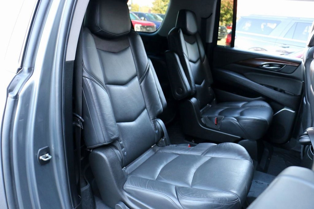 Used 2020 Cadillac Escalade ESV Premium Luxury image 39