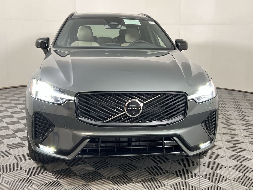 New 2026 Volvo XC60 B5 Plus w/ Climate Package image 3