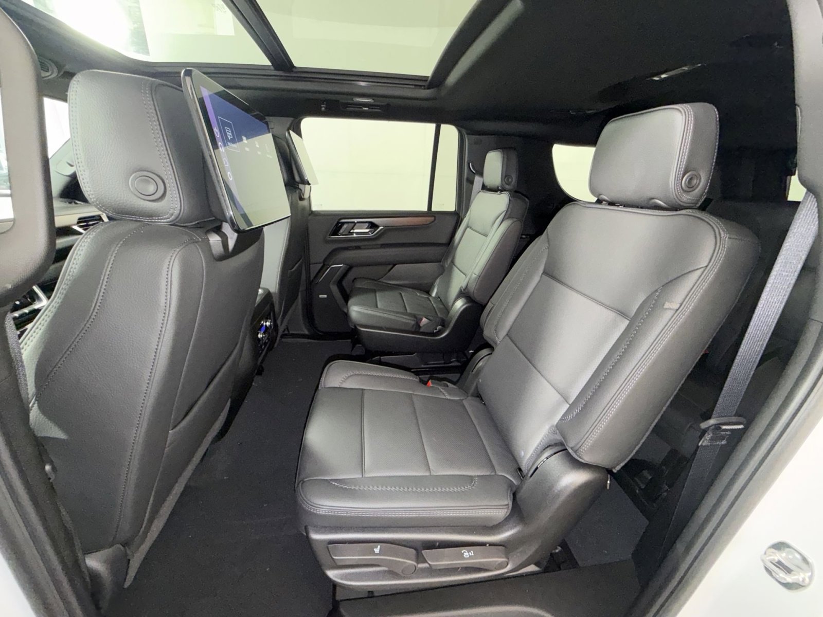 New 2026 GMC Yukon XL Denali w/ Denali Reserve Package image 25