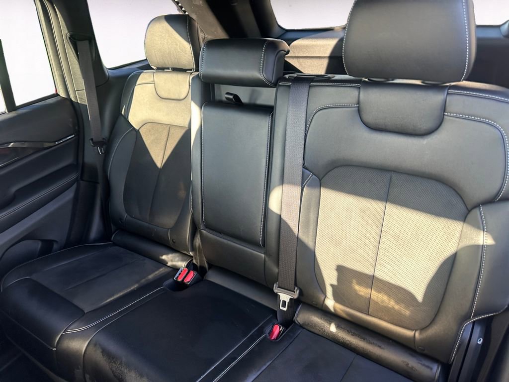 Used 2023 Jeep Grand Cherokee Altitude image 13