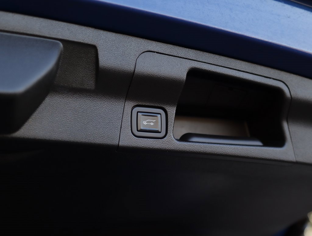 Used 2023 GMC Acadia AT4 image 36