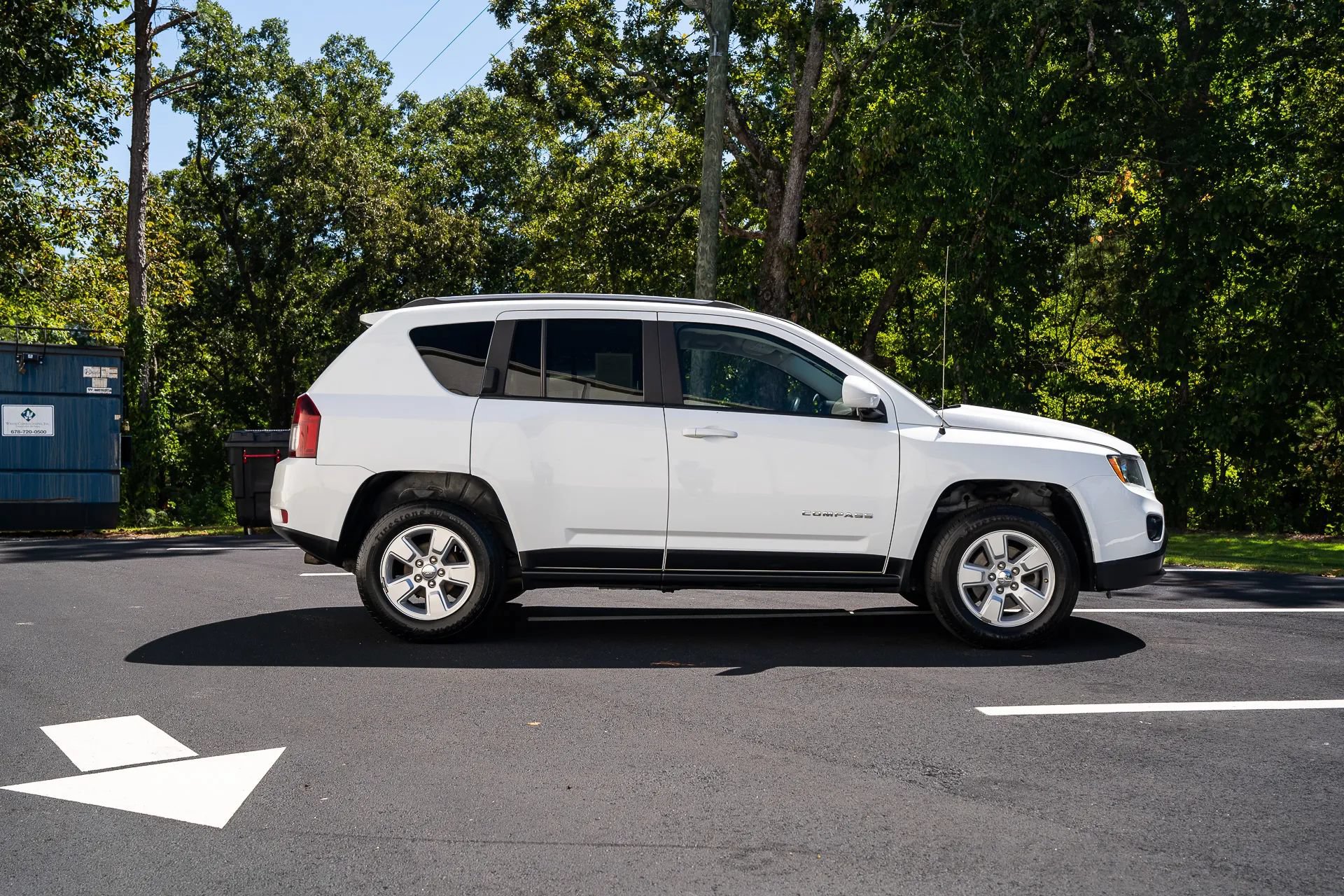 Used 2017 Jeep Compass Latitude FWD image 11