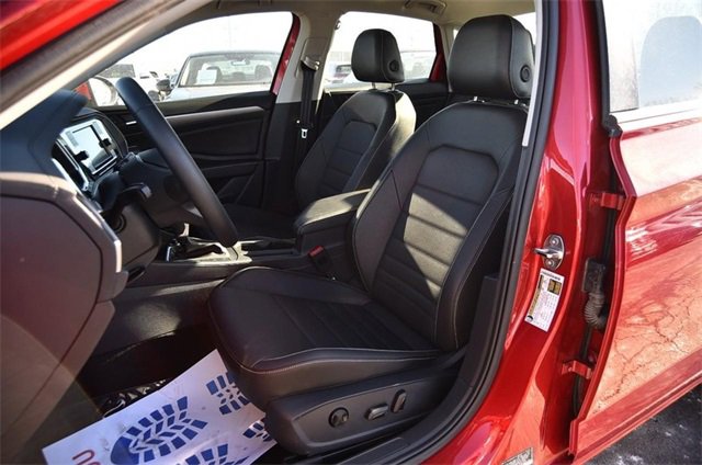 Certified 2024 Volkswagen Jetta SE w/ Panoramic Sunroof Package image 20