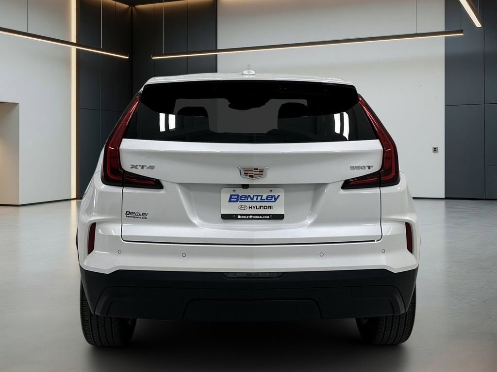 Used 2024 Cadillac XT4 Luxury w/ Cold Weather Package image 5
