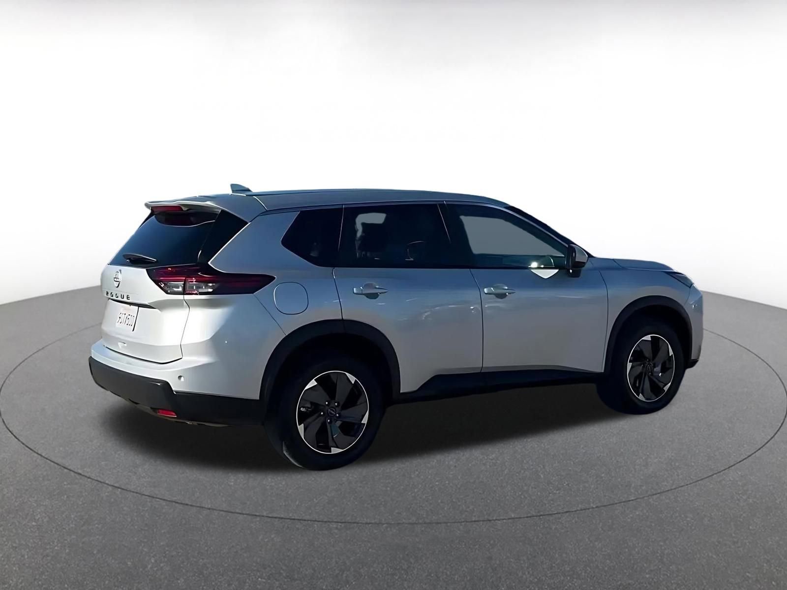 Used 2025 Nissan Rogue SV image 15