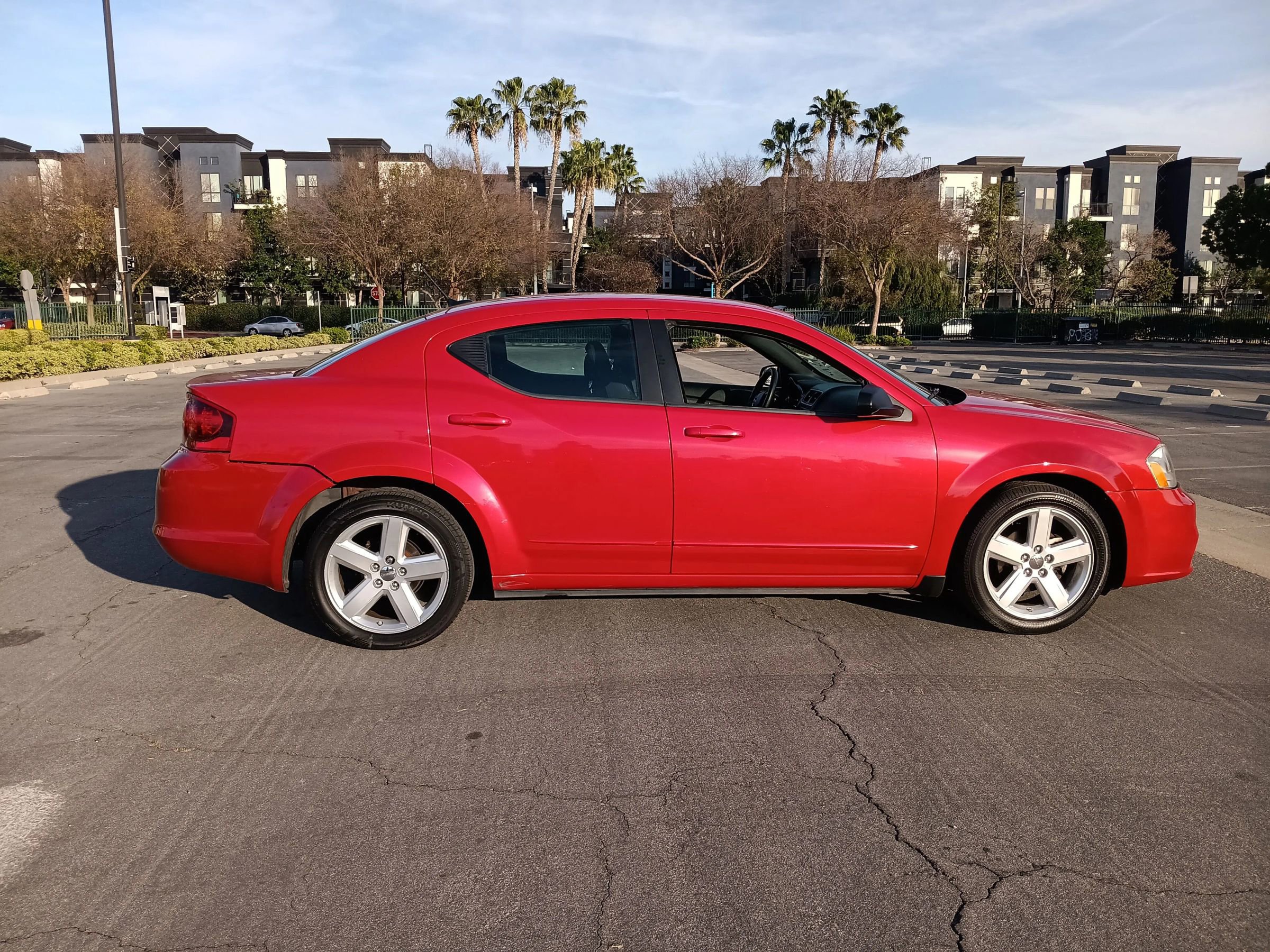 Used 2013 Dodge Avenger SE image 5