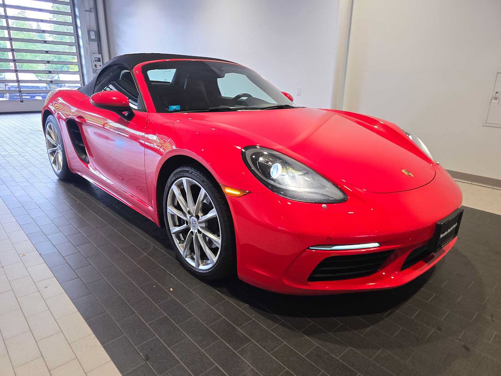 Used 2017 Porsche 718 Boxster RWD image 9