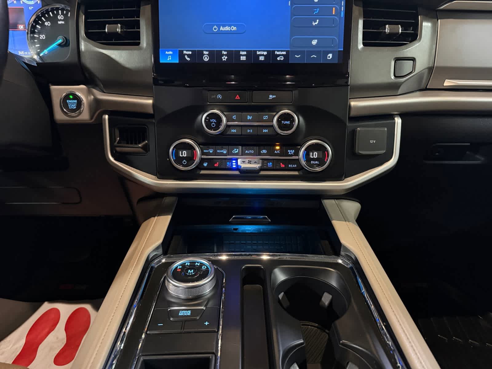 Used 2024 Ford Expedition XLT image 15