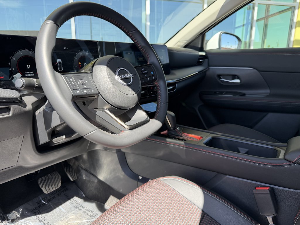 Used 2025 Nissan Kicks SR AWD/4WD image 27
