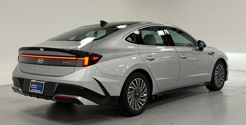 New 2025 Hyundai Sonata Limited image 3