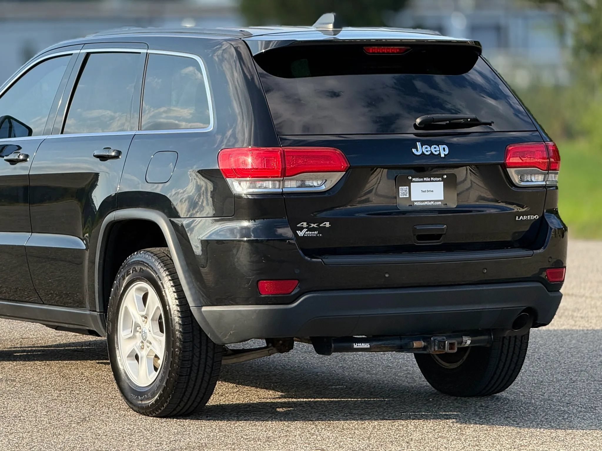 Used 2017 Jeep Grand Cherokee Laredo AWD/4WD image 16