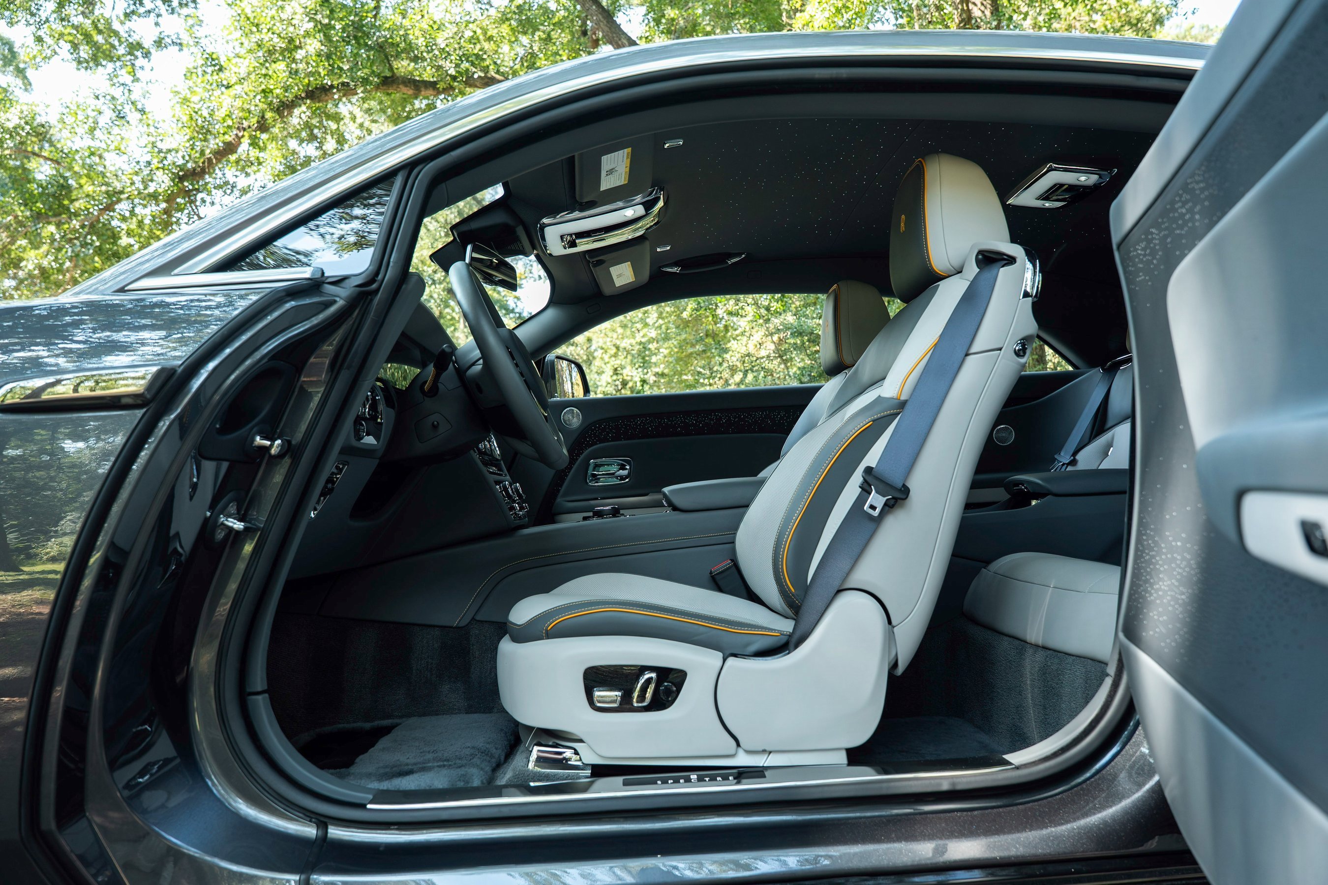 Used 2025 Rolls-Royce Spectre w/ Spectre Launch Package image 21