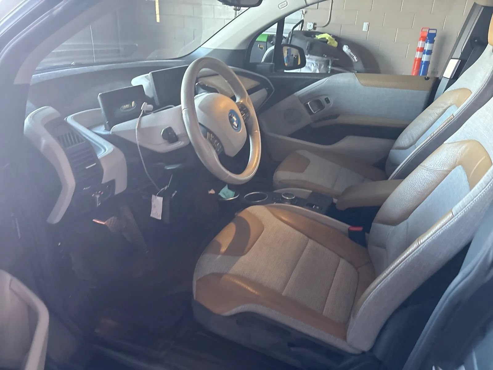 Used 2014 BMW i3 w/ Range Extender RWD image 4